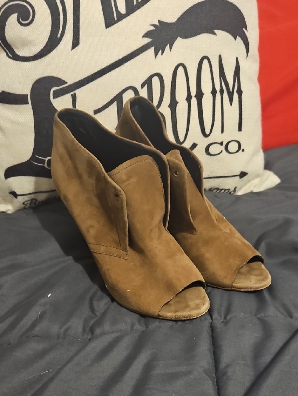 Authentic Burberry Women’s Open-Toe Suede Booties in Brown Size 6 (36 Euro)